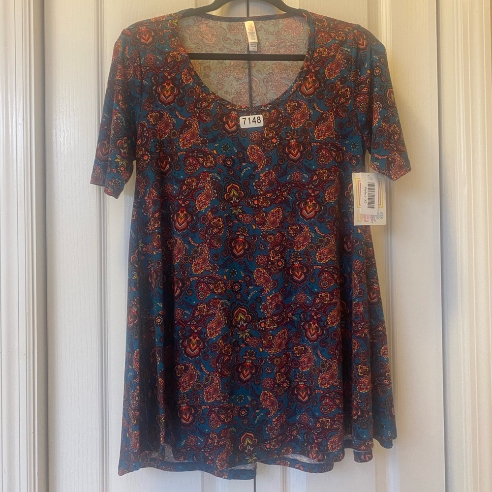 NWT LuLaRoe Perfect T Top - 7148